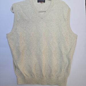 Roundtree & Yorke Beige Knit Vest. ÞSize L